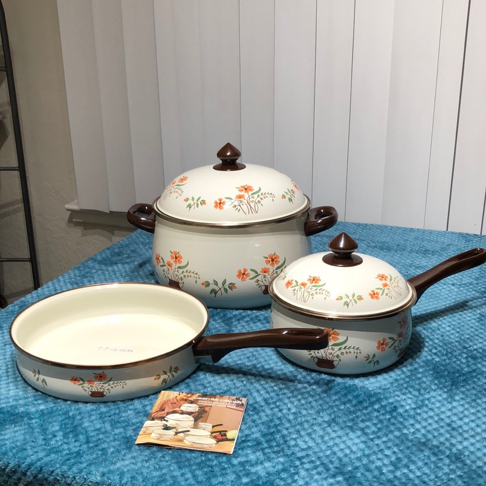 Gorgeous1986 Porcelain in steel gourmet cookware